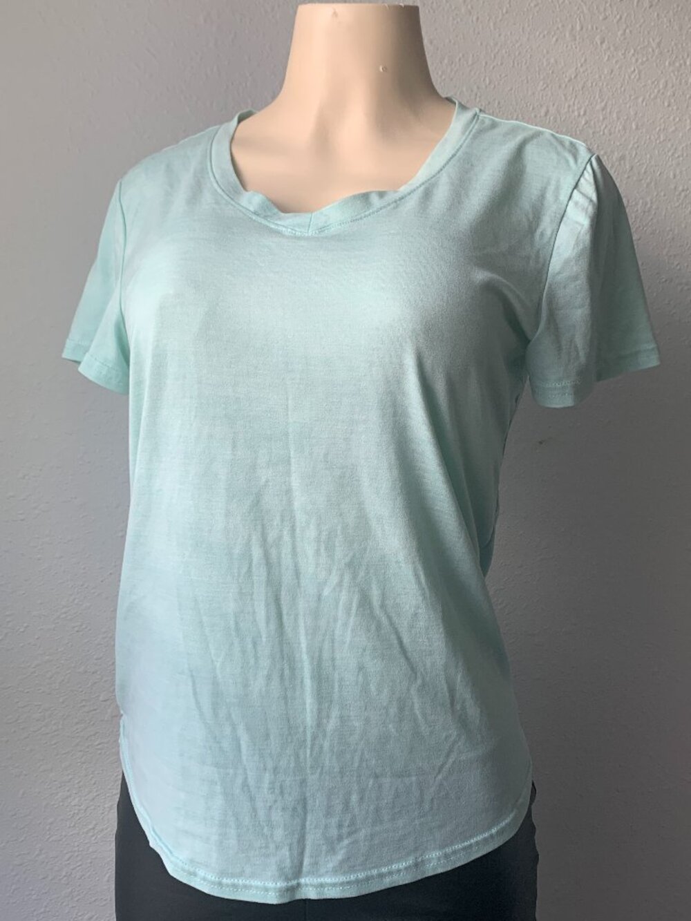 Danskin Now Womens Small Mint Light Blue Short Sleeve V-Neck Athletic T-Shirt